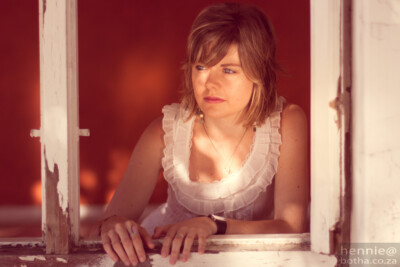 Simoné at the abandoned house