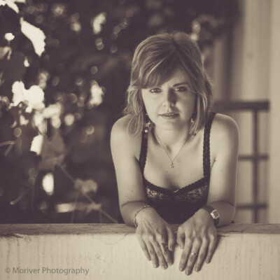 Simoné at the abandoned old house